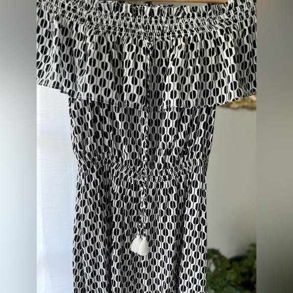 Kate Spade Ruffle Off-The-Shoulder Black & White Arrow‎ Stripe Midi Dress - Picture 7 of 7